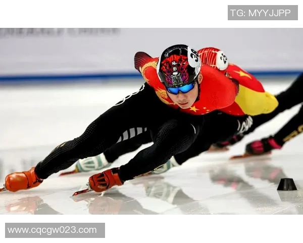 中国选手包揽短道速滑世界杯前三，场馆欢呼雷动
